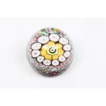 A paperweightGlass paste Inner "millefiori" decoration 20th centuryDiam.: 7,5 cm