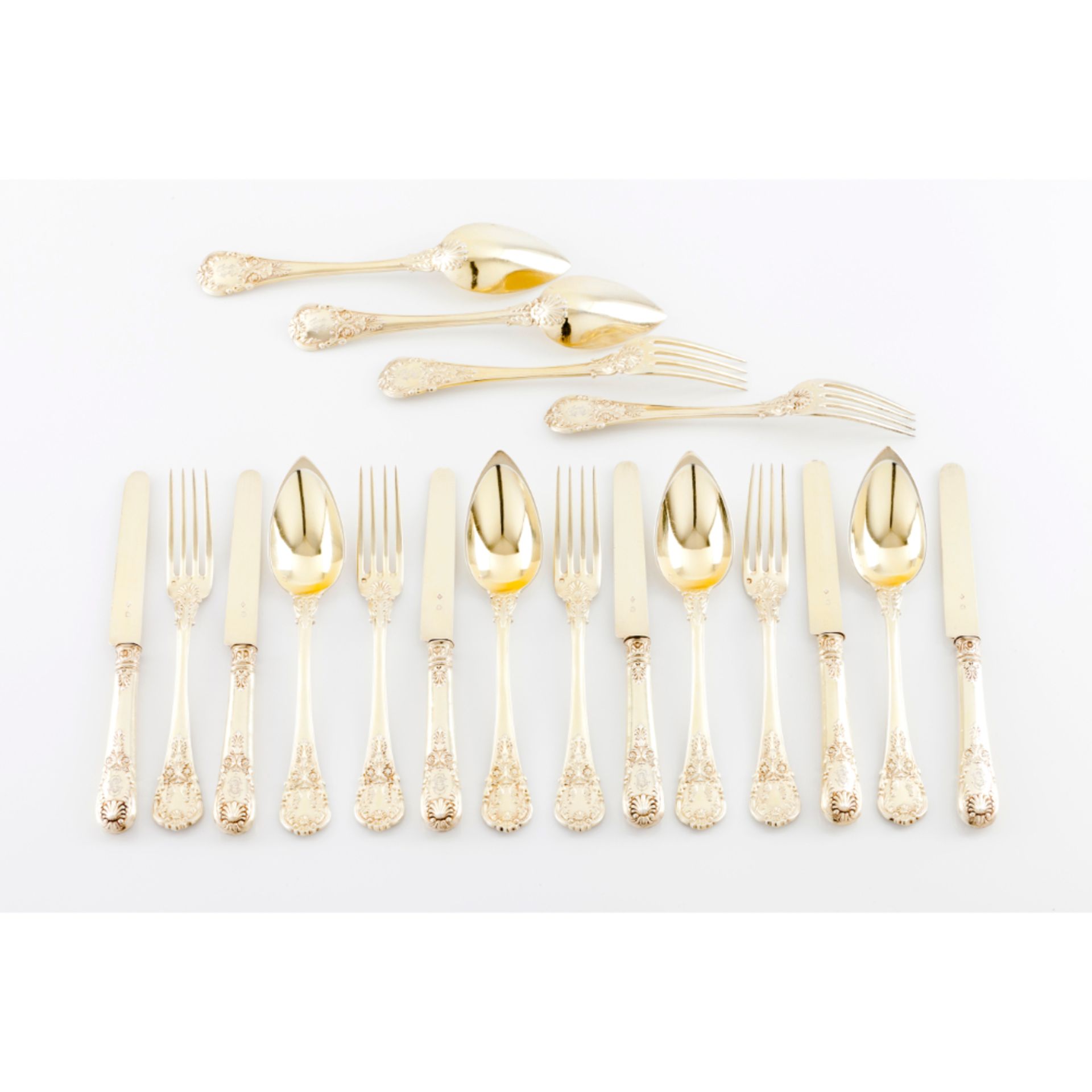 A set of 18 dessert cutlery