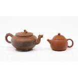 A set of two Yixing teapots