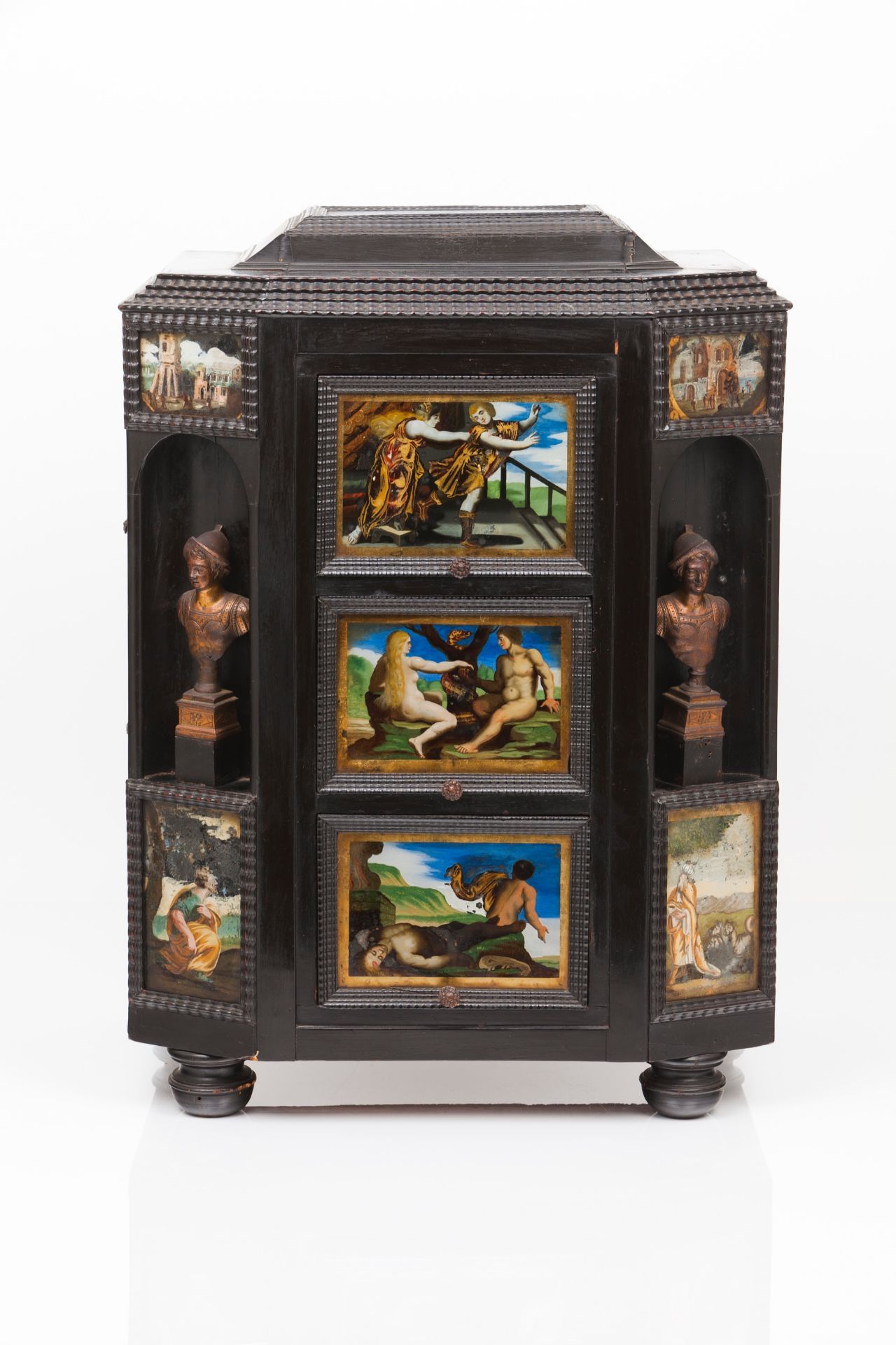 A small Renaissance style  cabinet - Bild 3 aus 3