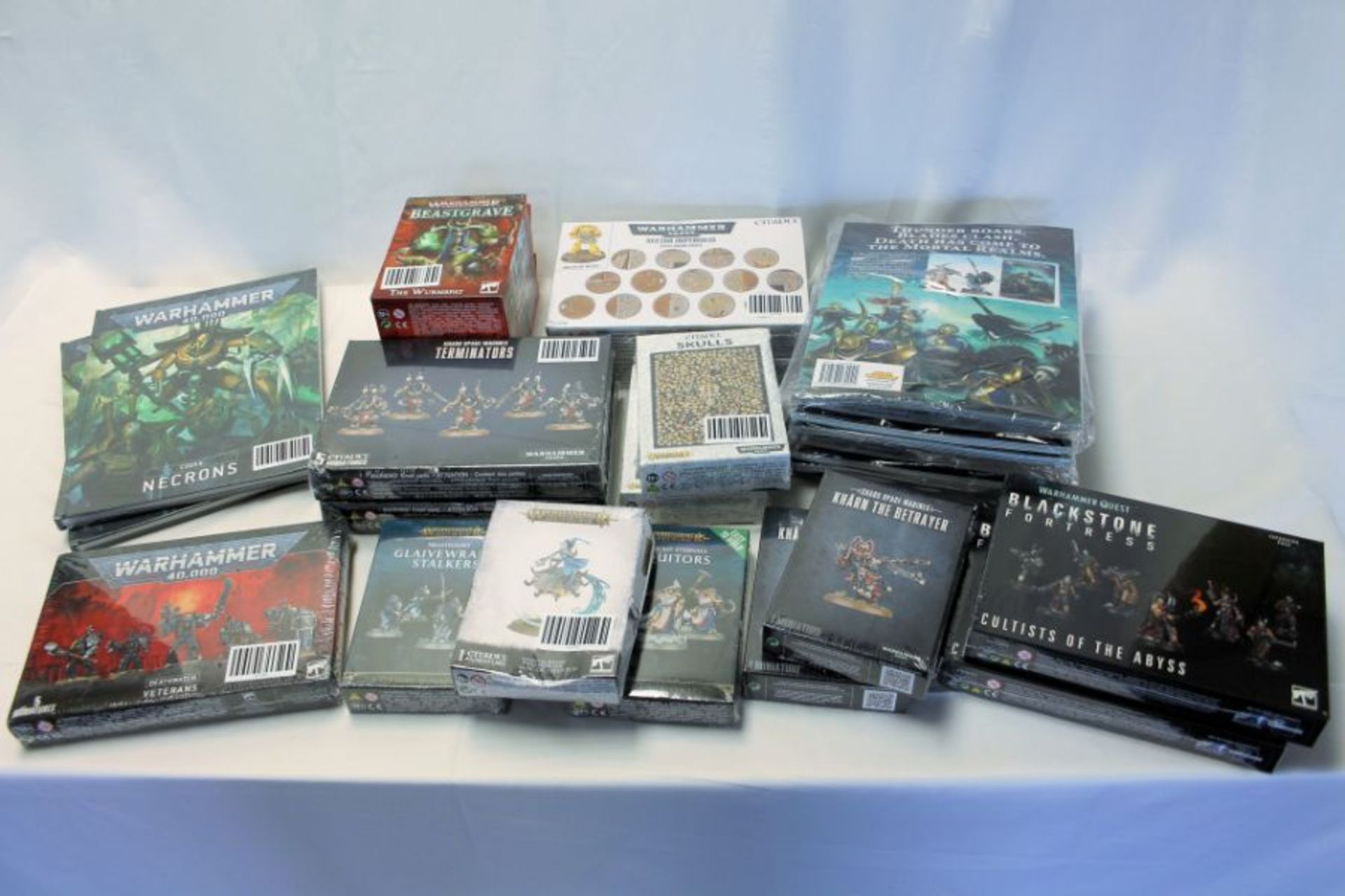 A large collection Citadel Miniatures Warhammer parts and accessories - Image 2 of 2