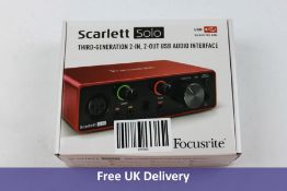Focus­rite Scar­lett Solo 3rd Generation Microphone Preamp, Red