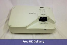 Ricoh PJ WXL4541 Short Throw Projector with Remote Control. Possibly used