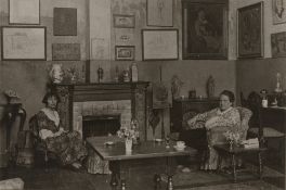 Man Ray (d.i. Emmanuel Rudnitzky). Gertrude Stein und Alice B. Toklas, Salon Rue de Fleurus N…. 1922