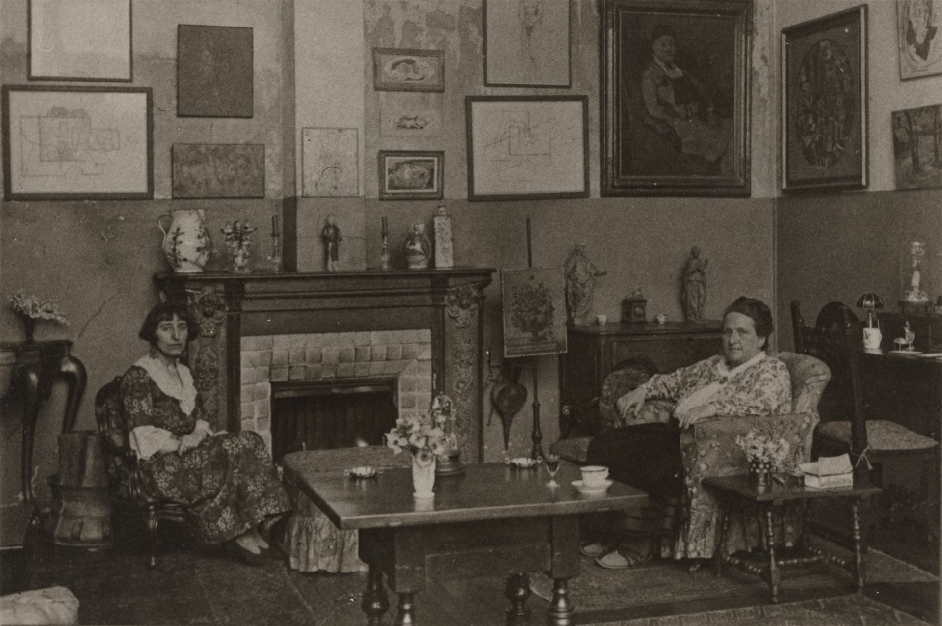 Man Ray (d.i. Emmanuel Rudnitzky). Gertrude Stein und Alice B. Toklas, Salon Rue de Fleurus N…. 1922