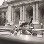 Vivian Maier (d.i. Vivian Dorothy Maier). New York Public Library, New York. Um 1952