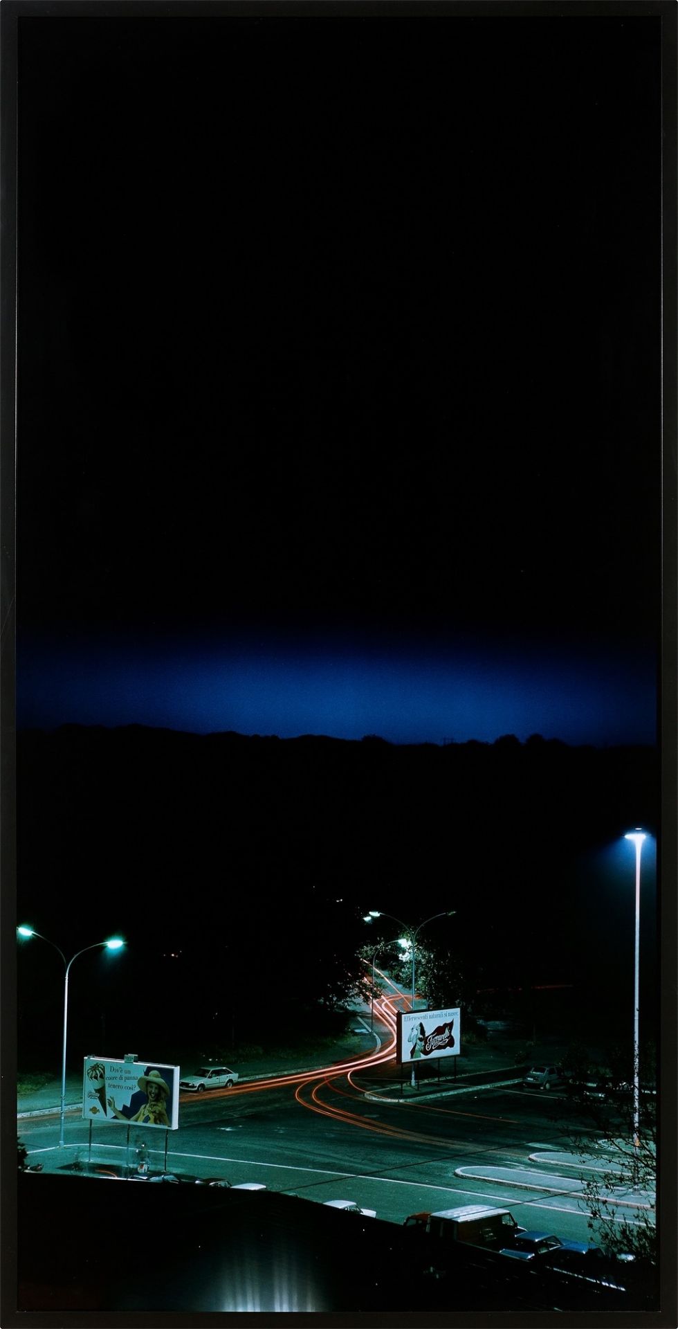 Lewis Baltz. Piazza Pugliese #2, aus der Serie „Generic Night Cities (and others)“, 1988–2000. 1991