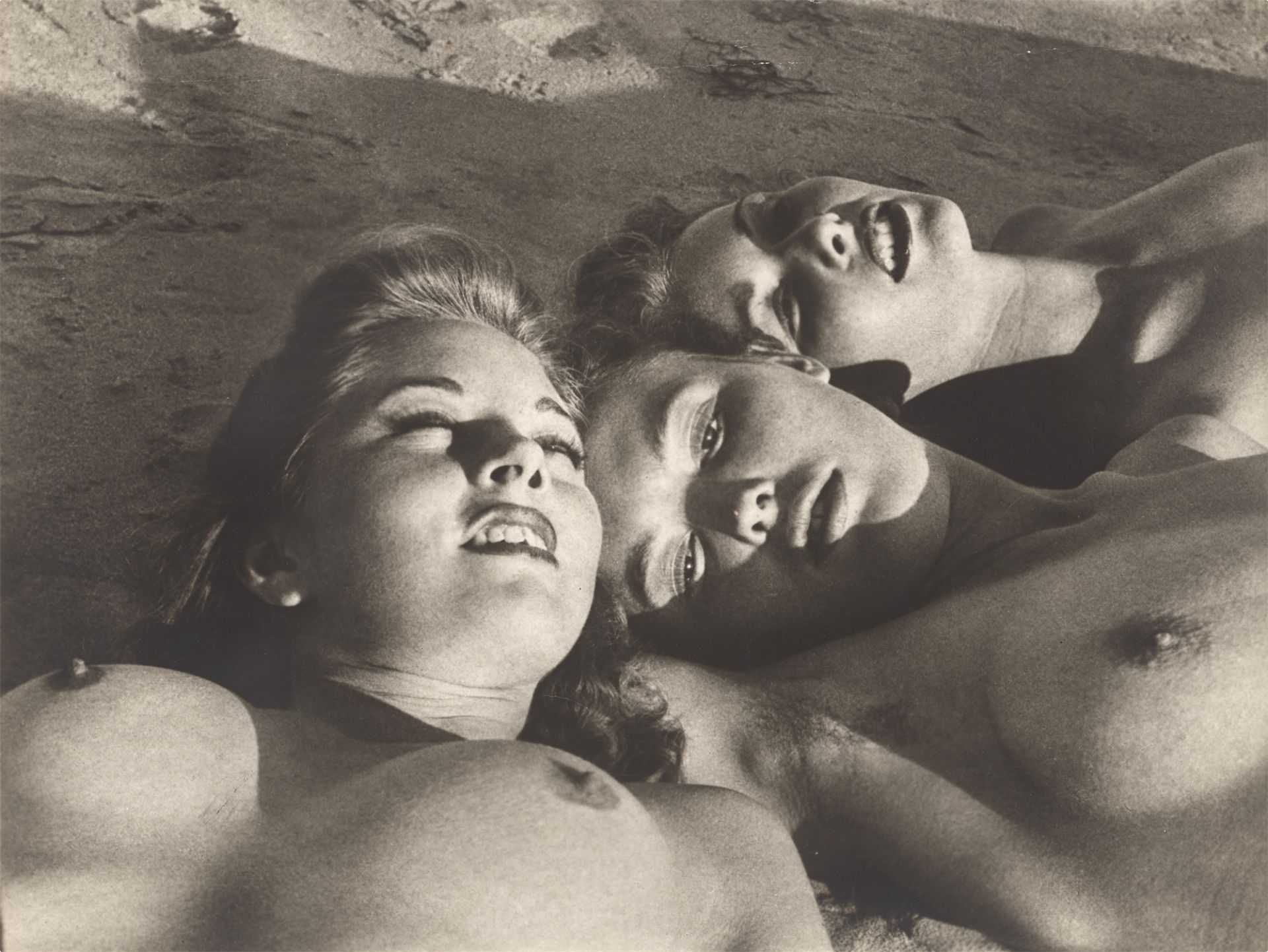 William Mortensen (d.i. William Herbert Mortensen). „On the Beach“. 1951