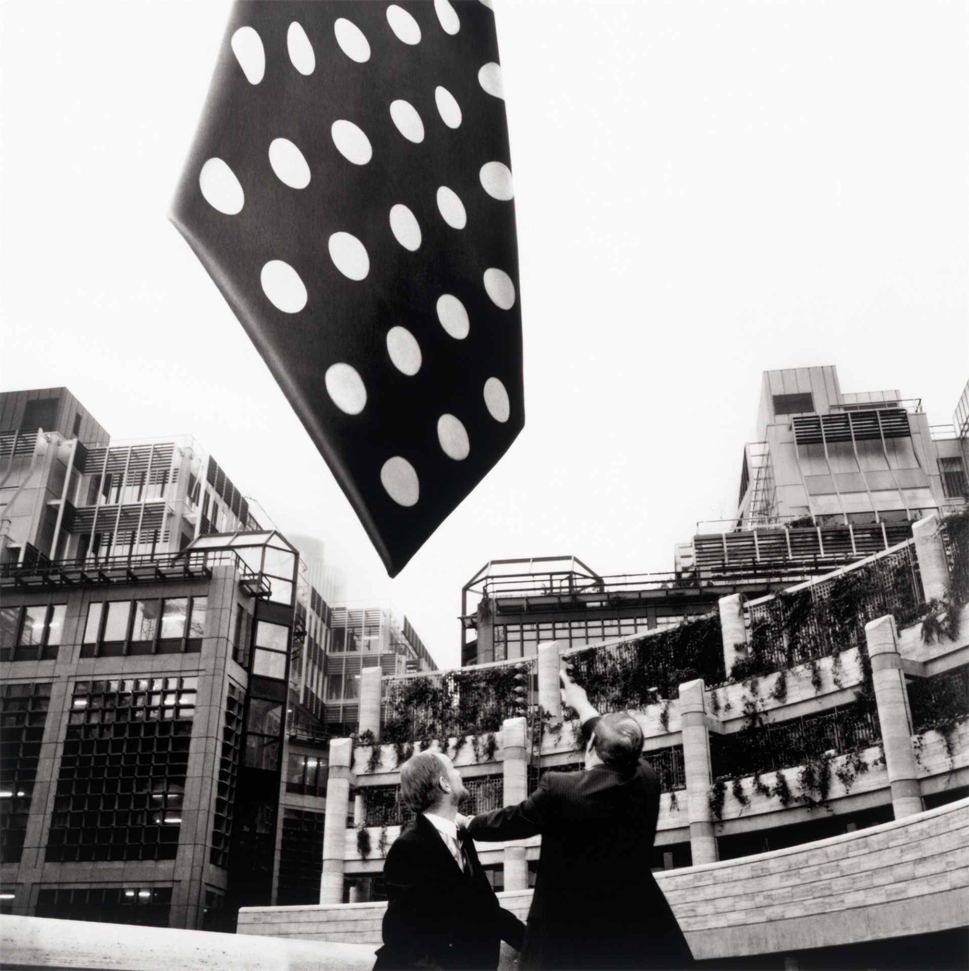 Brian Griffin. The Big Tie, Broadgate City of London. 1987 - Bild 4 aus 14