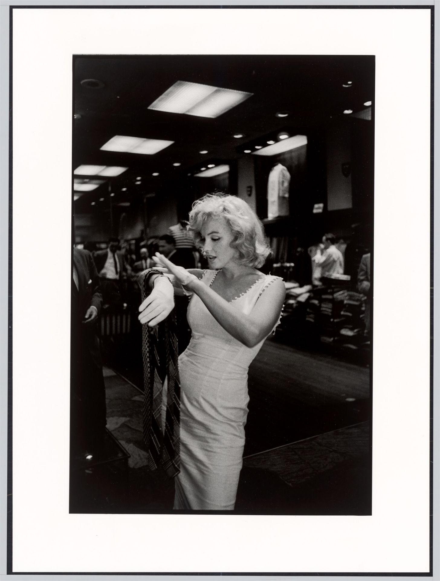 Sam Shaw. Marilyn Monroe shopping on Fifth Avenue, New York. 1957 - Image 2 of 4