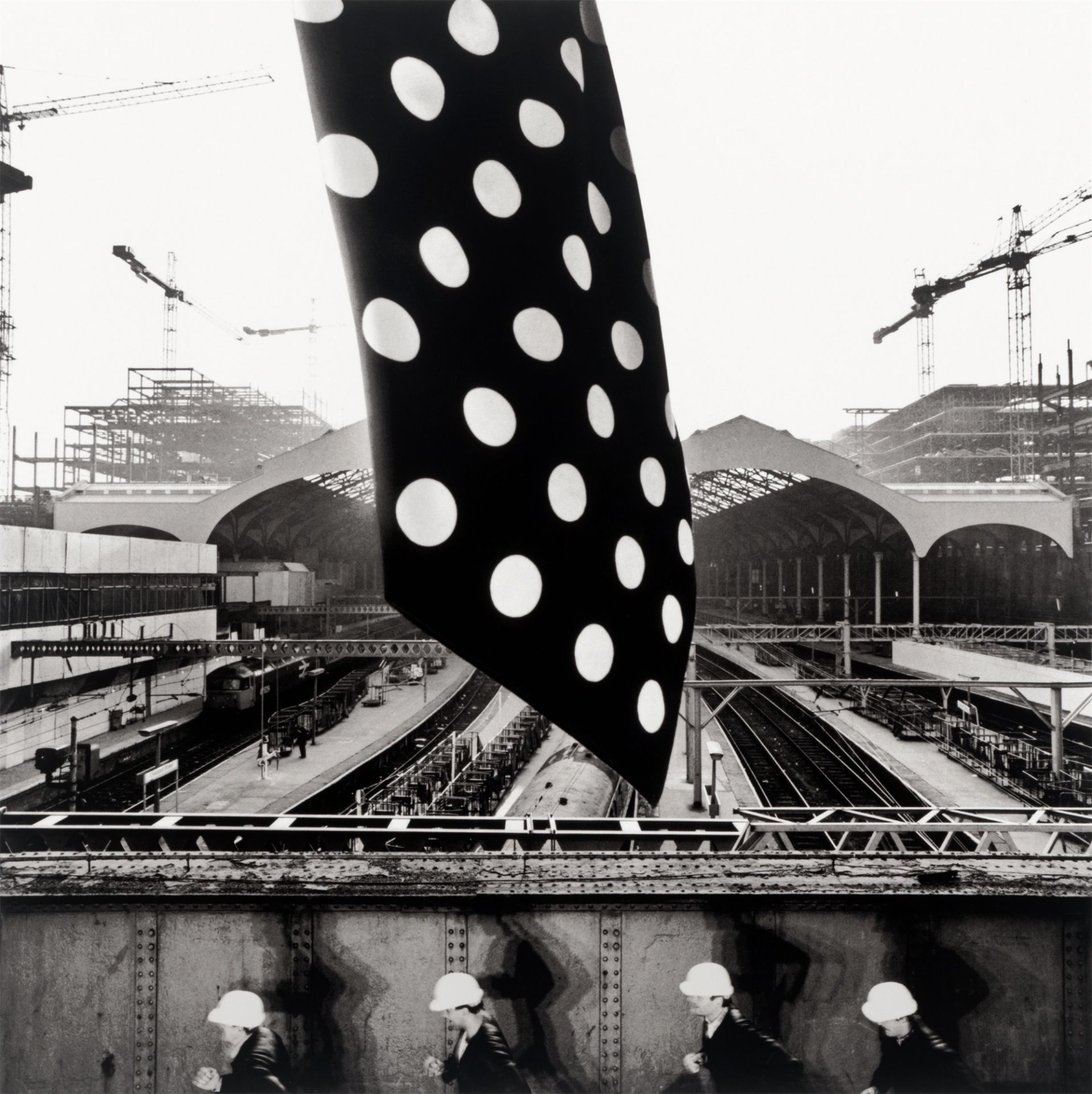 Brian Griffin. The Big Tie, Broadgate City of London. 1987 - Bild 7 aus 14