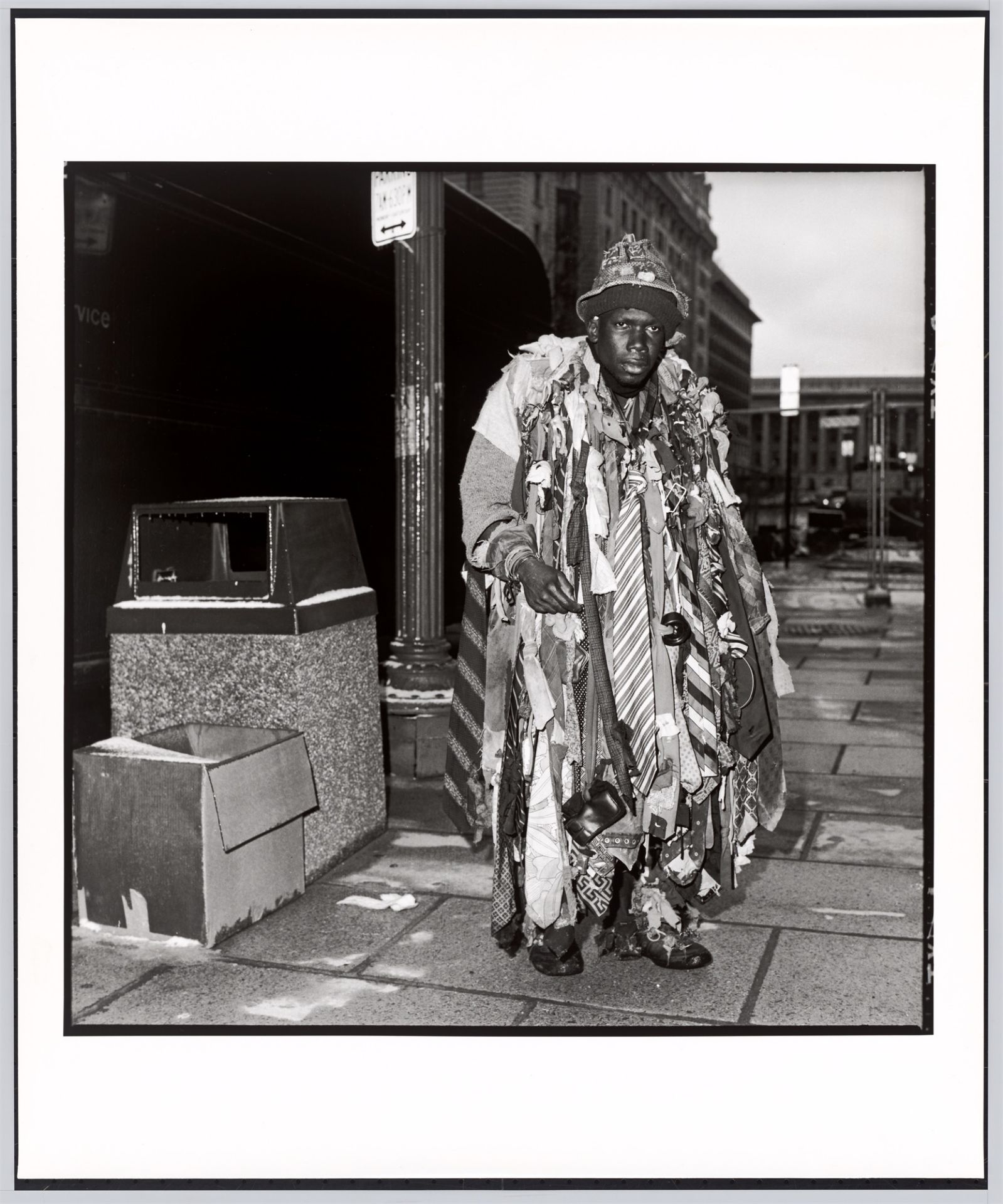 Volker Hinz. „Obdachloser: 'Der Schlips-Mann' in Washington-DC, USA, nahe dem 'White-House' i…. 1989 - Bild 2 aus 4