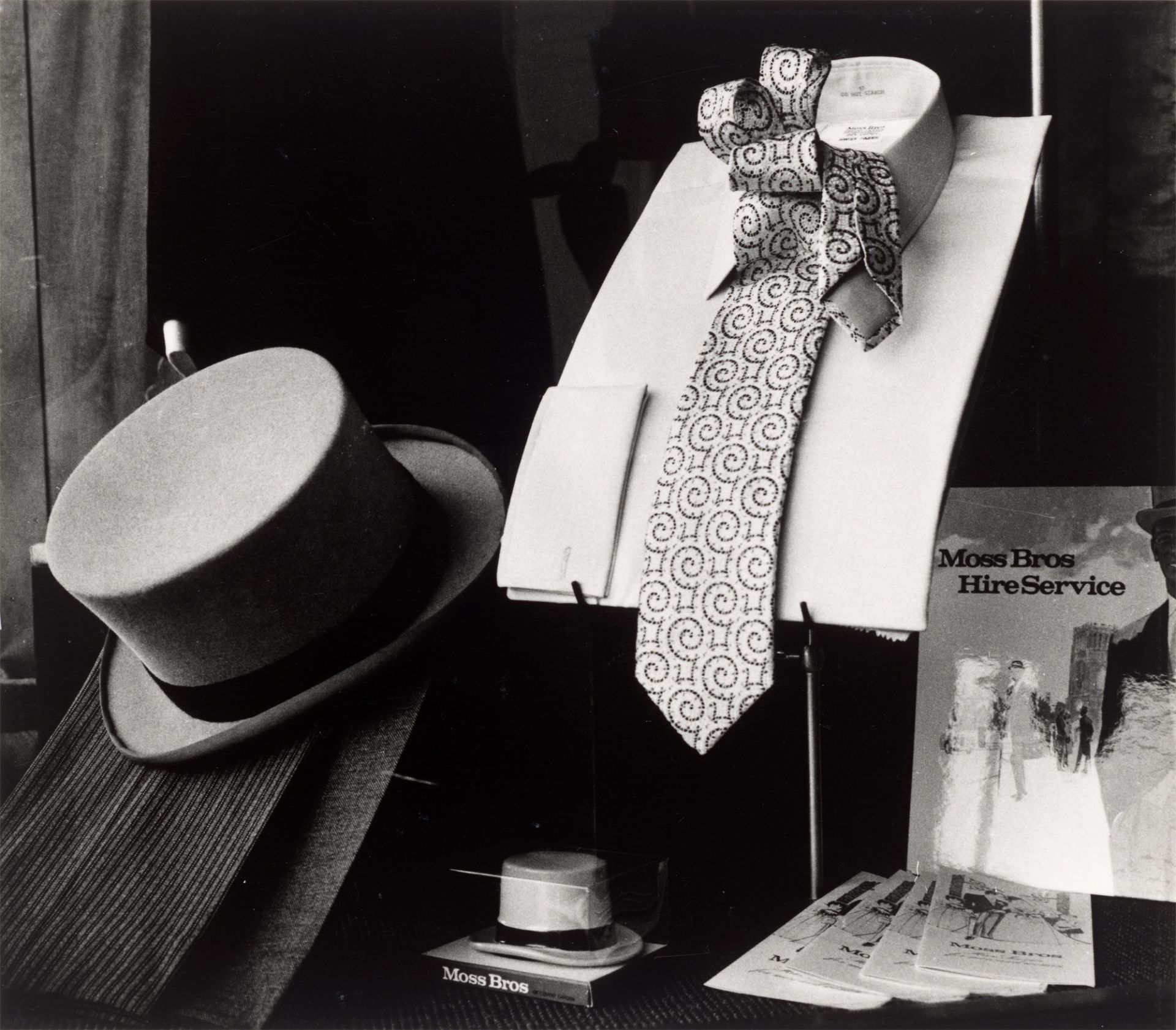 Irene Fay. „Haberdasher Window, Brighton“. Vermutlich 1960er–Jahre