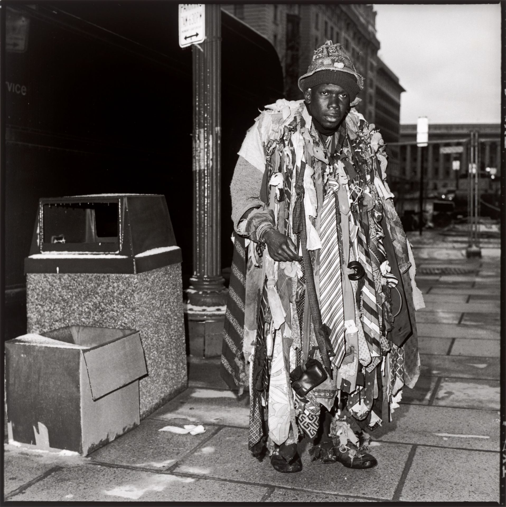 Volker Hinz. „Obdachloser: 'Der Schlips-Mann' in Washington-DC, USA, nahe dem 'White-House' i…. 1989