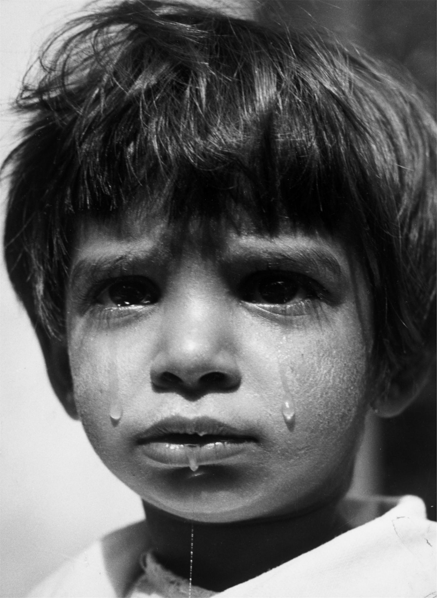 Werner Bischof. Weinendes Mädchen. Im Kinderdorf Hajdúhadház, Ungarn. 1947