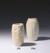 Moissey Kogan. ”Drei weibliche sitzende Paare I (Vase)”. Circa 1910