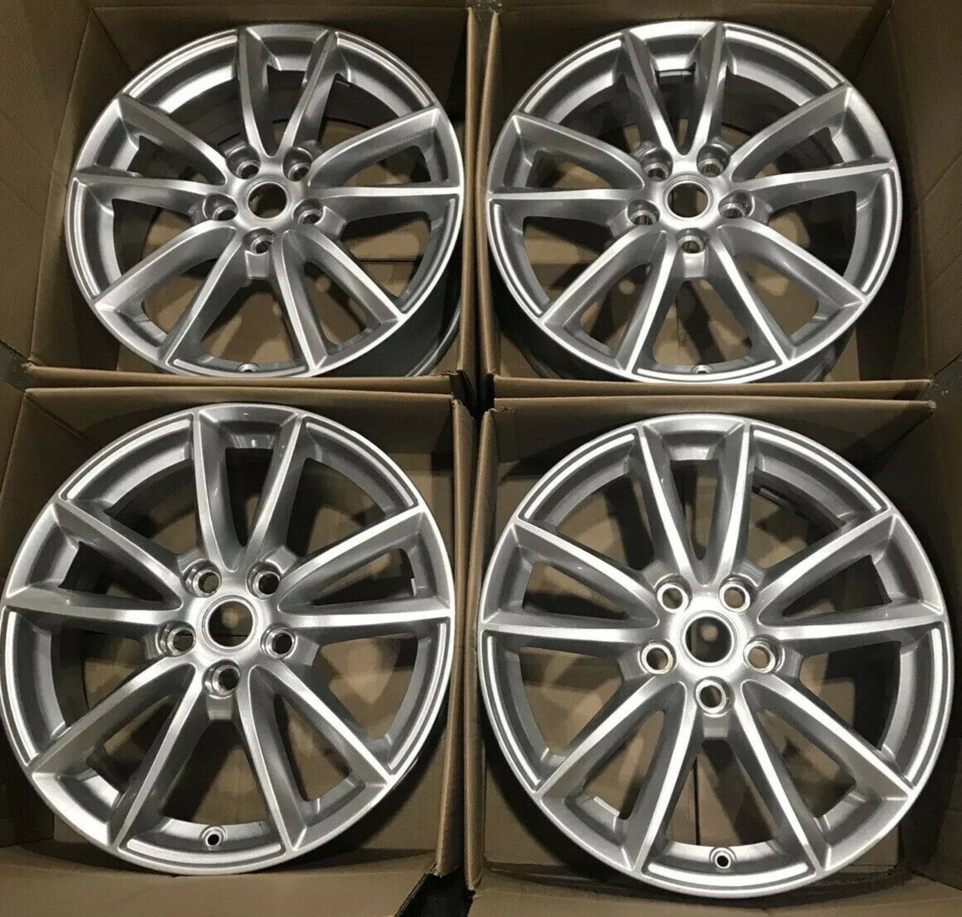 BRAND NEW set of 4 Range Rover Sport 19 inch Alloy Wheels. 5 Split Spoke. Silver Sparkle Type A - Image 3 of 3