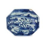 PIATTO DI SERVIZIO IN MAIOLICA BIANCA E BLU, FORNACE LIGURE, SECONDA META' DEL XVIII SECOLO