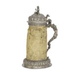 TANKARD IN AVORIO CON MONTATURA IN ARGENTO, GERMANIA, XIX SECOLO