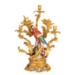 COPPIA DI GRANDI CANDELABRI IN BRONZO DORATO E CERAMICA DIPINTA, XIX-XX SECOLO