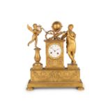 OROLOGIO A PENDOLO D'APPOGGIO IN BRONZO DORATO CON ALLEGORIA DELLE ARTI, FRANCIA, 1840 CIRCA