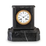 OROLOGIO D'APPOGGIO A PENDOLO IN MARMO NERO, FRANCIA, FINE XIX SECOLO