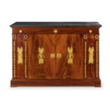 CREDENZA IMPIALLACCIATA IN PIUMA DI MOGANO E BRONZO DORATO, FRANCIA, XIX SECOLO