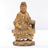 UNA FIGURA IN LEGNO DI GUANYIN SEDUTA, CINA, TARDA DINASTIA MING