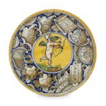 PIATTO IN MAIOLICA POLICROMA, FORNACE DI CASTELDURANTE O PESARO, META' DEL XVI SECOLO