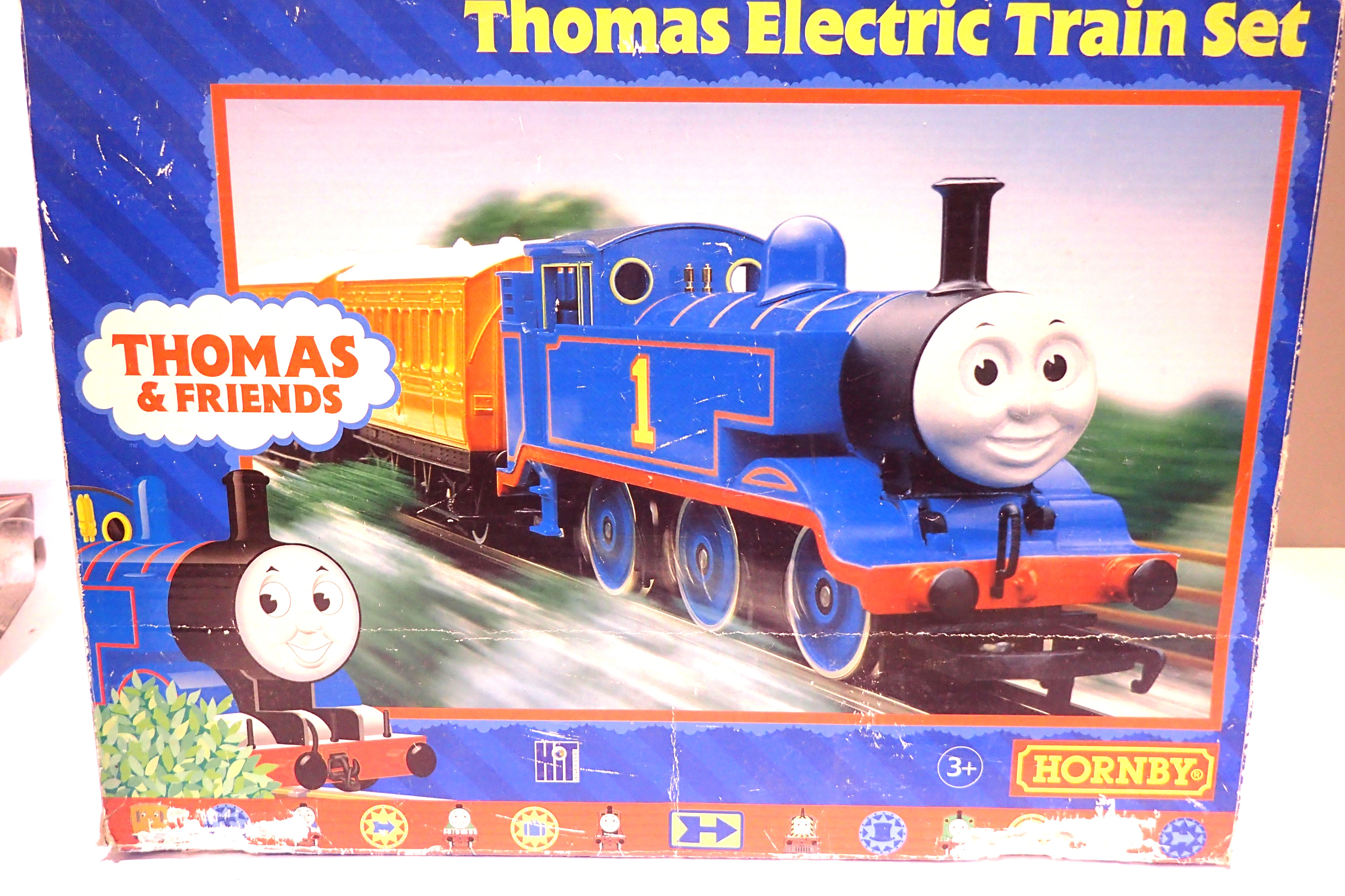 Hornby R9071 Thomas the Tank set, Thomas and two coaches, track, controller etc. P&P Group 3 (£25+