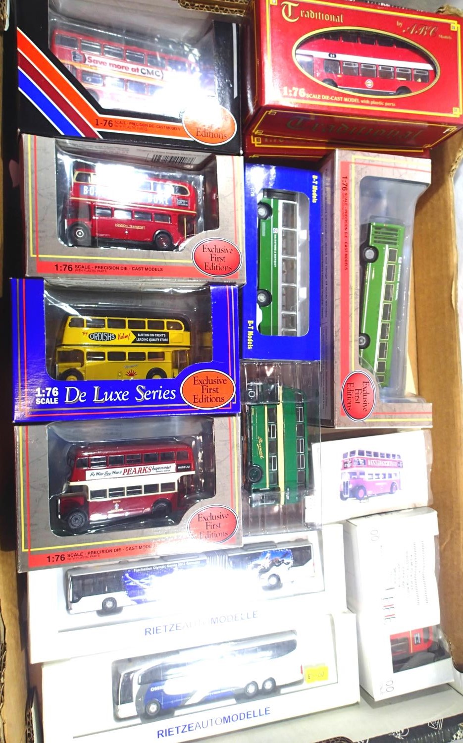 Thirteen OO scale buses and coaches, EFE, traditional, BT. P&P Group 3 (£25+VAT for the first lot