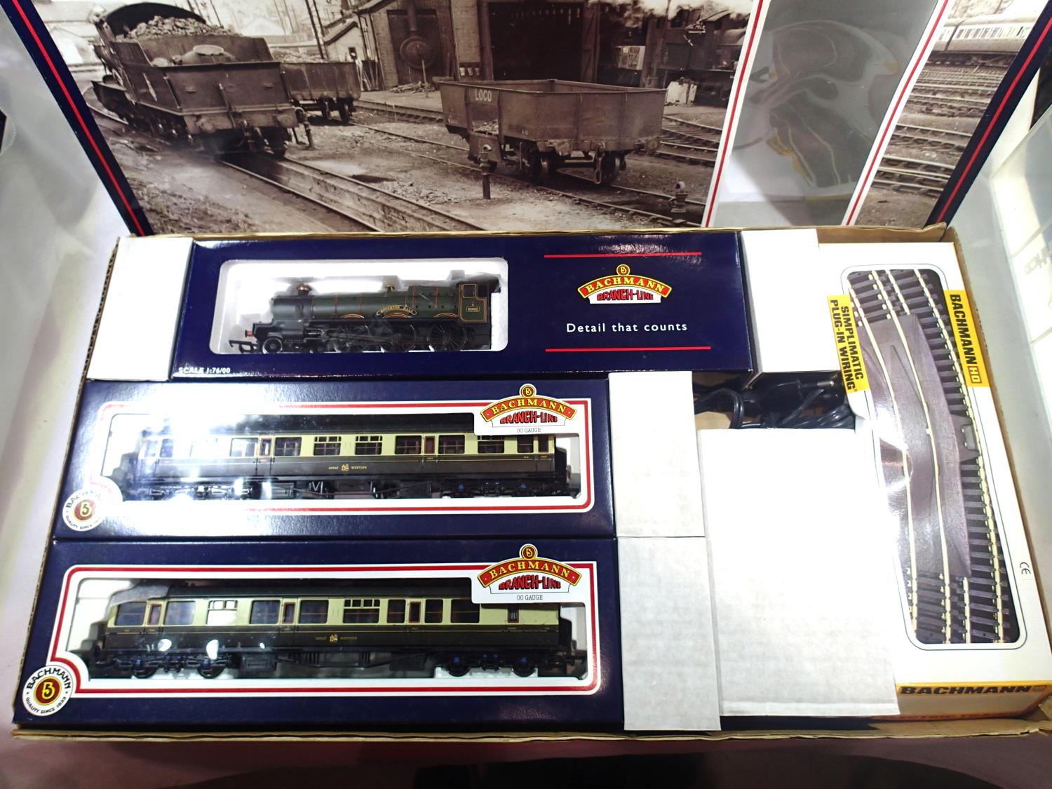 Bachmann passenger set - Soughton Hall and two GWR collett coaches, track and controller. P&P