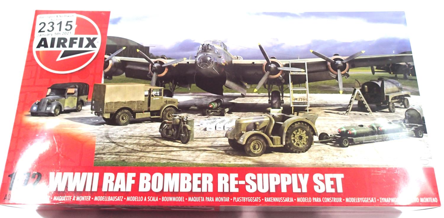 Airfix AO5330 WW2 RAF bomber re-supply set, 1/72 scale. P&P Group 1 (£14+VAT for the first lot