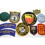 Mixed worldwide fabric military and Police patches. P&P Group 1 (£14+VAT for the first lot and £1+