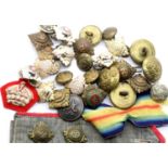 Mixed military officers pips uniform buttons etc. P&P Group 1 (£14+VAT for the first lot and £1+