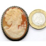 Silver vintage oval cameo brooch, D: 50 mm. P&P Group 1 (£14+VAT for the first lot and £1+VAT for