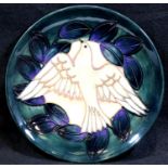 Boxed Moorcroft limited edition 1993 Doves year plate 303/500. P&P group 2 (£18+ VAT for the first