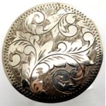 Silver vintage engraved circular brooch, D: 34 mm. P&P Group 1 (£14+VAT for the first lot and £1+VAT