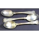 Three Georgian hallmarked silver Kings Pattern teaspoons, all maker William Comyns, 118g. P&P