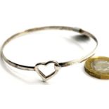 Ladies 925 silver solid heart bangle, D: 6 cm. P&P Group 1 (£14+VAT for the first lot and £1+VAT for