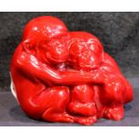 Royal Doulton Flambe Hugging Monkeys, H: 7 cm. P&P Group 1 (£14+VAT for the first lot and £1+VAT for