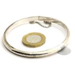 925 silver vintage engraved slave bangle with safety chain. D: 6cm. P&P Group 1 (£14+VAT for the