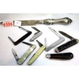 Quantity of folding pocket knives and a silver plated cake knife. P&P Group 2 (£18+VAT for the first