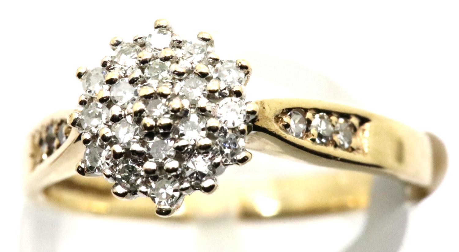 Ladies 9ct gold vintage diamond cluster ring, .25cts total, size M, 2.7g. P&P Group 1 (£14+VAT for