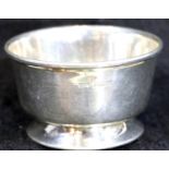 Small hallmarked silver pot, 38g. P&P Group 1 (£14+VAT for the first lot and £1+VAT for subsequent