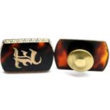 Pair of tortoiseshell and gold cufflinks. P&P Group 1 (£14+VAT for the first lot and £1+VAT for