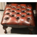 Square red leather buttoned stool in the Chesterfield style, 55 x 55 cm. P&P Group 3 (£25+VAT for