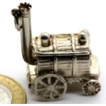 Silver Stephenson's Rocket charm with rolling wheels. P&P Group 1 (£14+VAT for the first lot and £