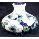 Moorcroft vase in the Snow Song pattern, H: 10.5 cm. P&P group 2 (£18+ VAT for the first lot and £3+
