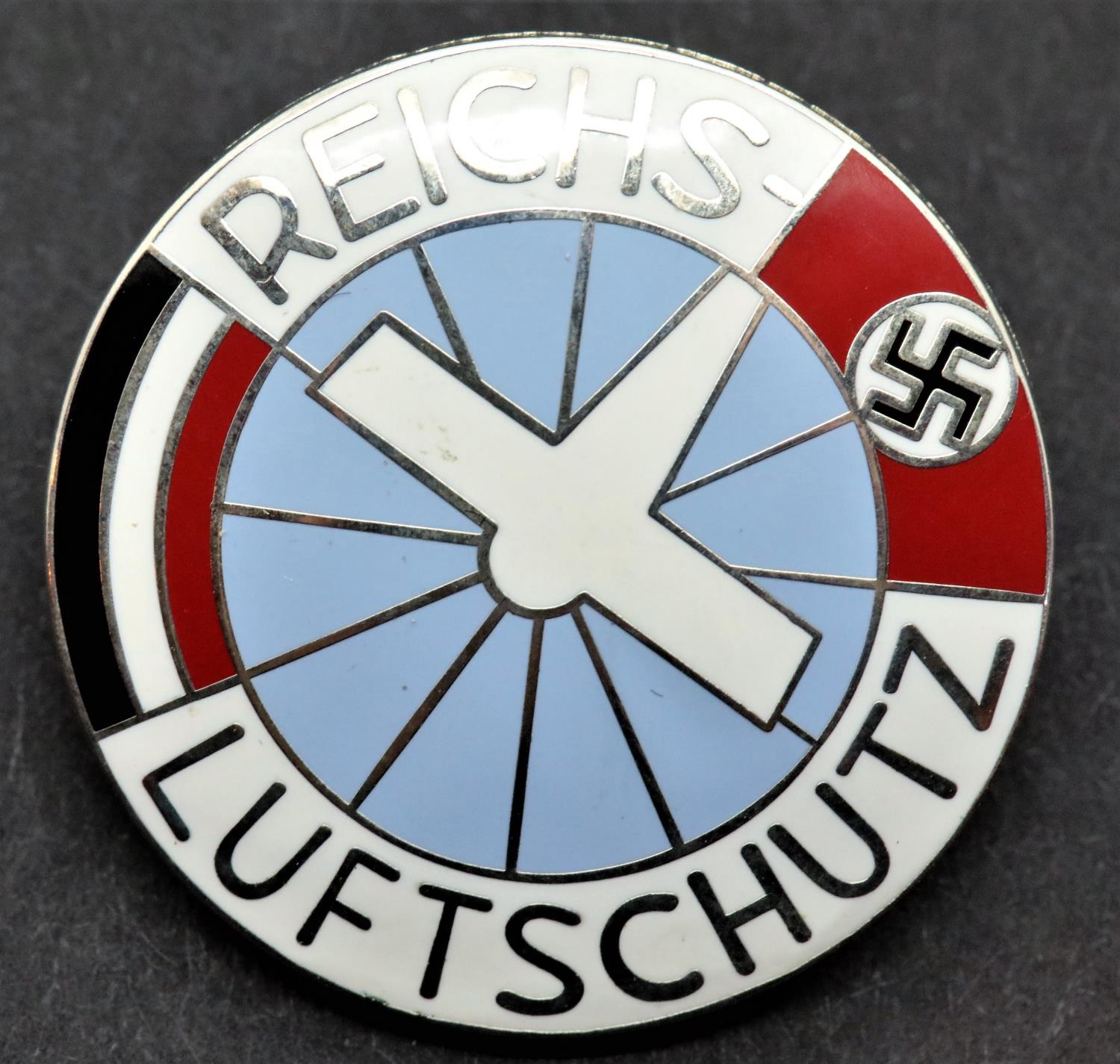 German WWII type Reichs Luftschutz enamel badge, maker GAS to verso. P&P group 1 (£14 + VAT for